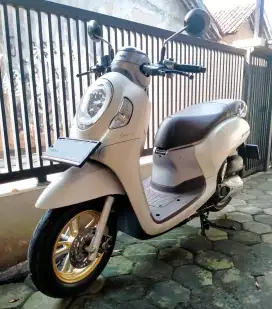 Di jual Honda Scoopy prestige 2021 warna putih