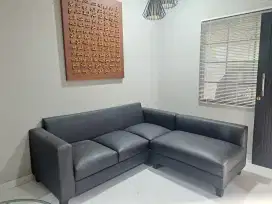Sofa L kulit hitam