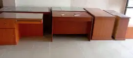 Jual enam (6) set meja kantor kayu