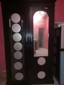 Dijual lemari bekas 2 pintu
