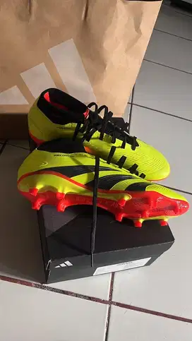 Sepatu bola adidas predator