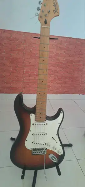 Gitar Listrik fender stratocaster + amplifier fender Mustang