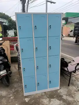 Loker besi 12 pintu