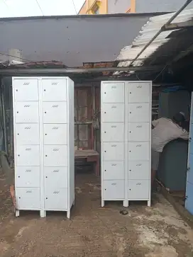Loker besi 12 pintu