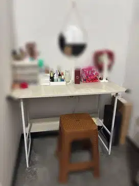 Meja Rias/Meja Belajar