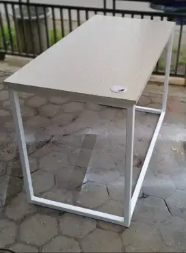 Meja Kerja Industrial Meja Kantor Meja Laptop Meja Computer