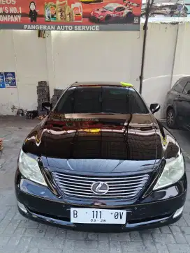 Lexus LS460. Mobil Kelas