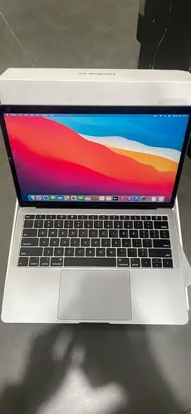 Macbook air 13 2019 8/256