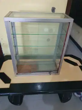 Etalase kaca kecil (etalase rokok)