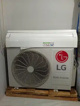 Ac LG dual inverter 1/2 pk seperti baru