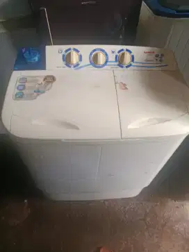 Mesin cuci 2tabung merk Sanken 8kg