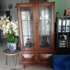 Lemari antik bahan jati