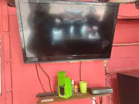 TV Sharp Aquos 32 inch Bekas sudah termasuk 1 set stop box