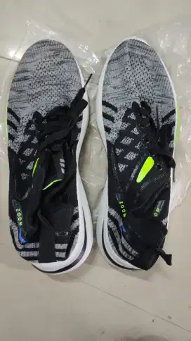 Sepatu bekas murmer