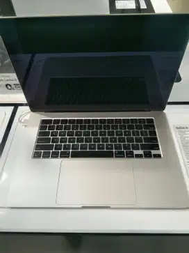 MacBook Air 15 inci