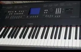 Portable Grand Yamaha Keyboard DGX 650