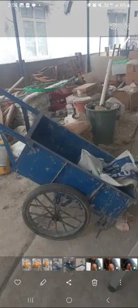 Gerobak buat angkut material proyek