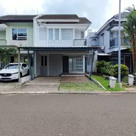 Turun harga. Rumah mewah cluster Castilla, BSD
