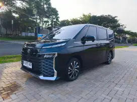 Toyota Voxy 2.0 AT 2023