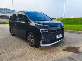 Toyota Voxy 2.0 AT 2023