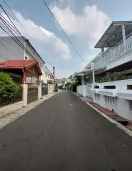 Rumah murah di Tebet Timur, Jalan 2 mobil
