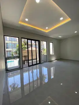 Rumah Setraduta Dengan kolam renang sangat mewah di Bandung
