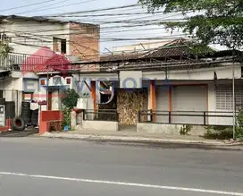 Rumah bangunan lama di poros jalan raya tlogomas