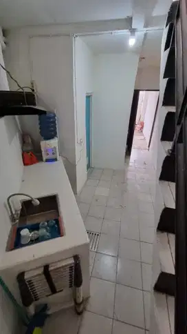 rumah nyaman pinggir jalan krukut dekat pintu tol