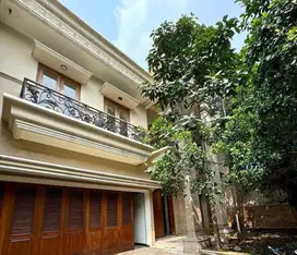 Rumah Murah 2 Setengah Lantai di Bintaro Sektor 2 ada Pool