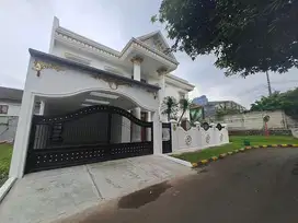 Rumah mewah siap huni, renovasi, swimming Pool, di Perum Puspita Loka