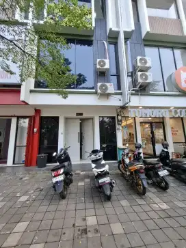 Ruko Dijual/disewa 3 lantai di pinggir jalan utama M Kahfi 1