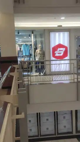 Stand Pakuwon Trade Center Dpn Samping Benhill, JUAL RUGI, Siap Pakai