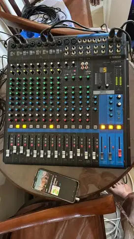 Mixer Yamaha MP 12 Channel