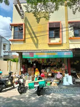 Komplek pertokoan lokasi apik dekat SMP 9 Pajang Solo