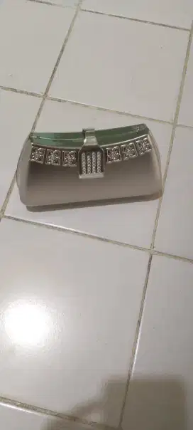 Tas buat pesta atau tas merir