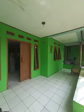 Rumah 3 Kamar Luas 240 m² Halaman Terbuka Lb 90 m² di Karawang Timur