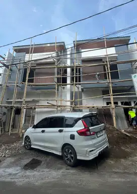 RUMAH 2 LANTAI DEKAT POROS PETTARANI, MANNURUKI
