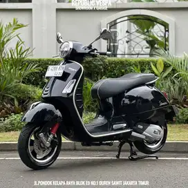 PIAGGIO VESPA GTS 150 4V IGET ABS LED Tahun 2020 WARNA BLACK PERFECT C