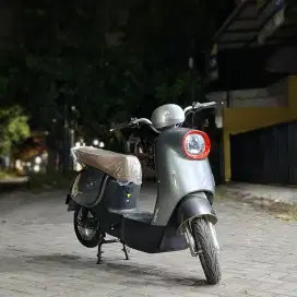 SEPEDA LISTRIK MODEL VESPA TERMURAH BISA NEGO SAMPAI DEAL 
