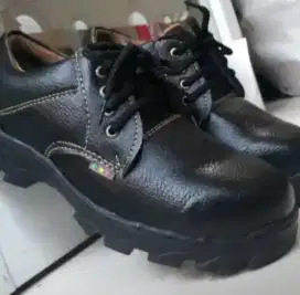 Sepatu Safety Hitam