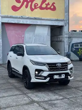 Fortuner VRZ GR 2.8 2023 LOW KM28RB!