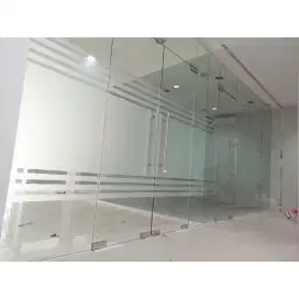 Partisi  sekat ruangan kaca tempred 12mm sunblas