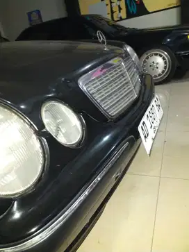Mercedes-Benz E240 2002 Bensin