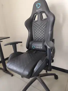 Kursi Gaming Onex