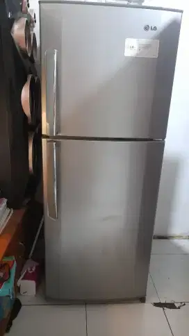 Dijual kulkas 2pintu merk LG ori