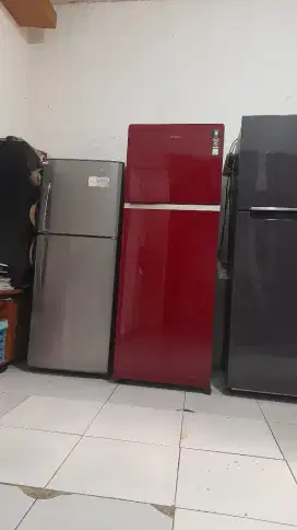 Dijual kulkas 2pintu jumbo merk LG ,polytron ,smsung normal