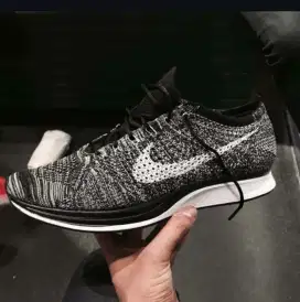 Sepatu Nike flyknit racer black white oreo