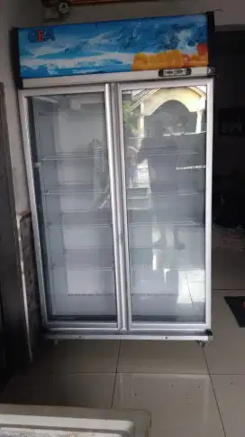 Jual showcase 2 pintu merek GEA kapasitas 1050 L kondisi normal