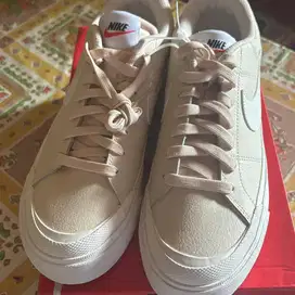 Sepatu Nike Legacy Court Lift Woman