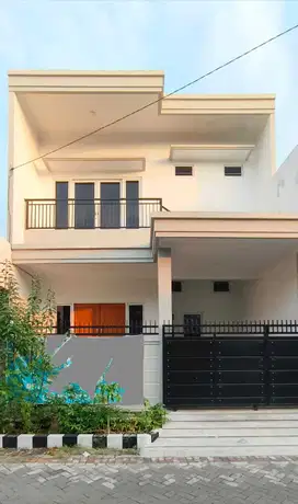 Rumah mewah Semolowaru
